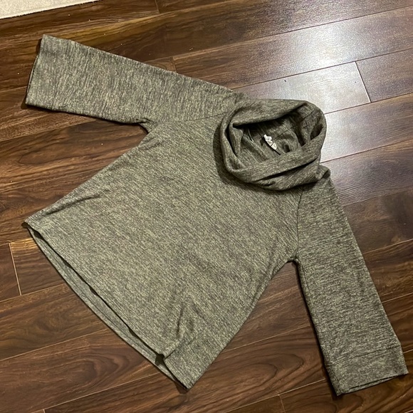 Cable & Gauge cowl neck knit. Medium - Picture 5 of 7